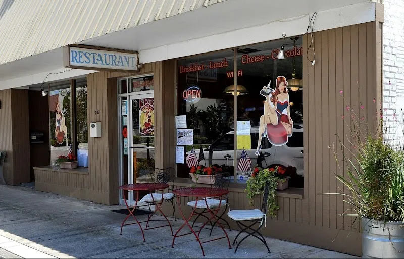 Cheeser's Palace Cafe and Catering